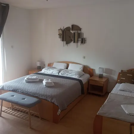 Cucic Апартаменты Лопар